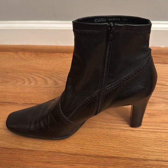 Franco Sarto heeled zip bootie. Size 10 with Oxford stitching detail. - Picture 3 of 7